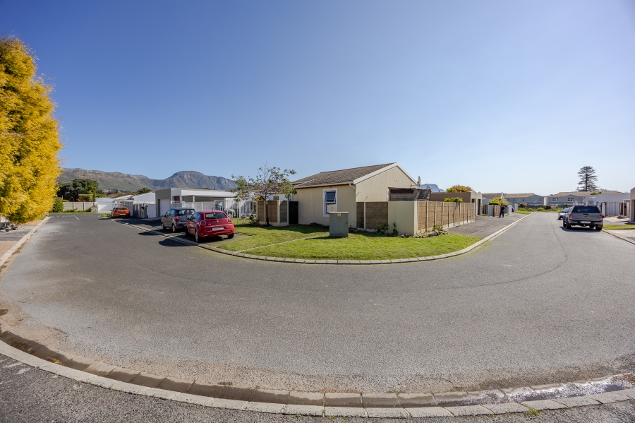 2 Bedroom Property for Sale in Lakeside Western Cape